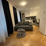 1St City La Opera Suites
